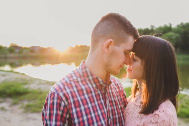 Mutlu çifte bir göl