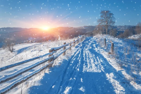 Zimní krajina se silnicí — Stock fotografie