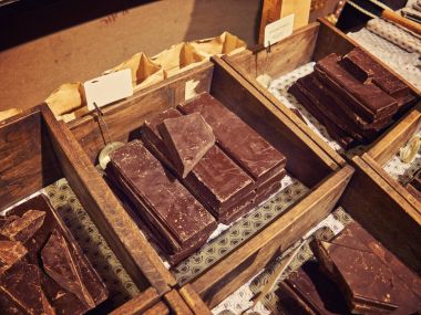 Çikolata Bisküvi yalan eşya üzerinde