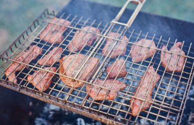 Zaman bahçesinde ızgara ızgara