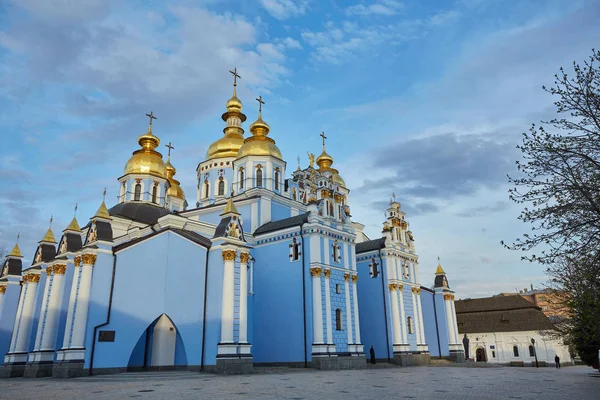Monasterio de Cúpula Dorada de San Miguel - famosa iglesia en Kiev , — Foto de Stock