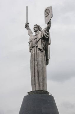 Anne vatan anıt heykeli