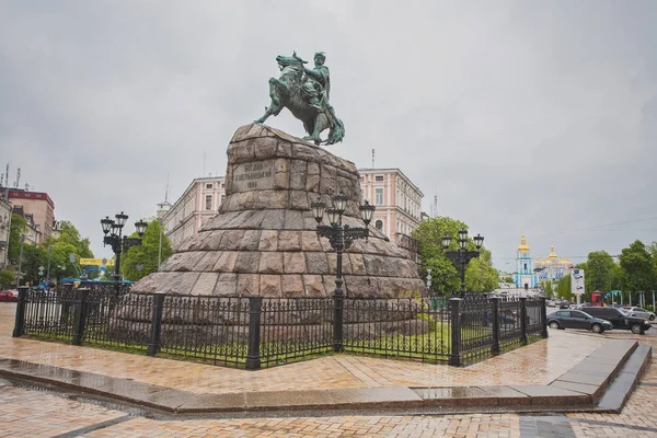 Monumento histórico del famoso Hetman ucraniano Bogdan Khmelnitsky —  Fotos de Stock