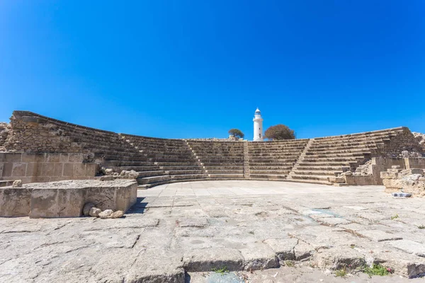 Odeon amfitheater en de vuurtoren. Paphos, Cyprus — Stockfoto
