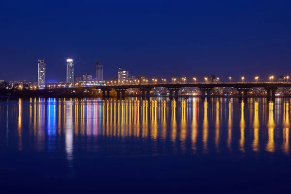 Вид на Патонский мост в Киеве — стоковое фото