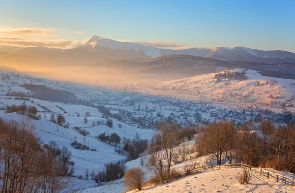 Fantastické večerní Zimní krajina — Stock fotografie
