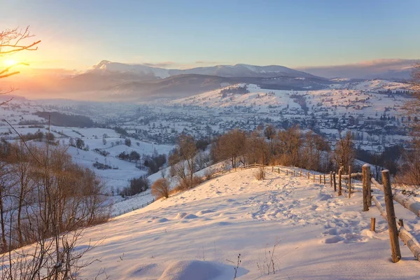 Fantastické večerní Zimní krajina — Stock fotografie