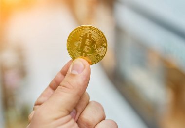 Altın Bitcoin 'i tutan insanlar