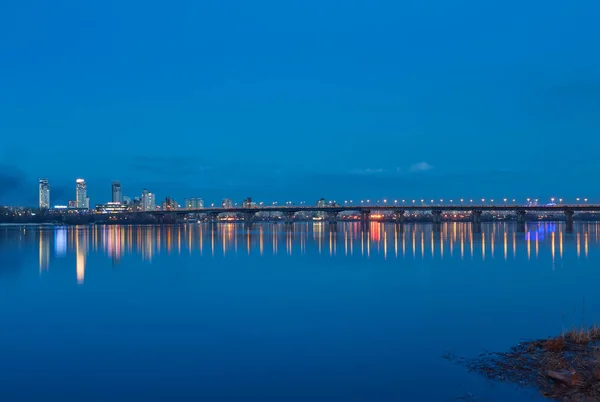 Vista al puente de Paton en Kiev —  Fotos de Stock