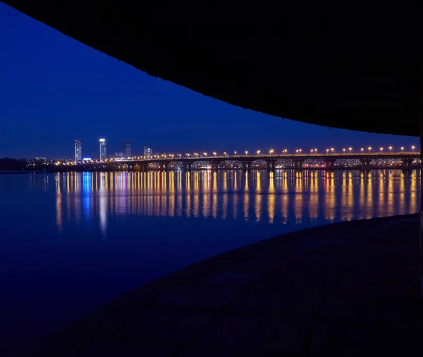 Vista al puente de Paton en Kiev —  Fotos de Stock