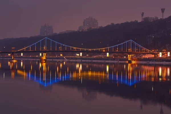 Paesaggio notturno. La città di Kiev, Ucraina, Europa. Pedone b — Foto Stock