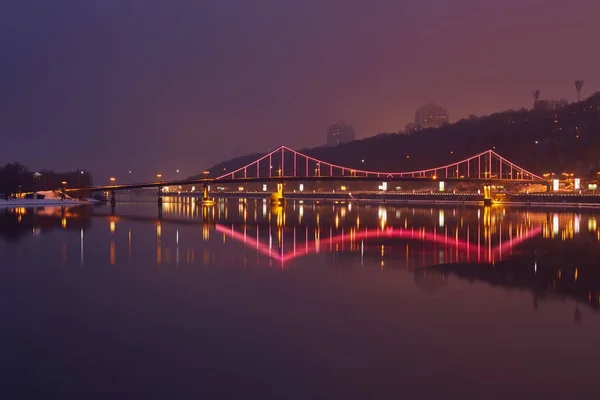 Paesaggio notturno. La città di Kiev, Ucraina, Europa. Pedone b — Foto Stock