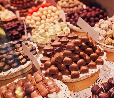 Çikolata Bisküvi yalan eşya üzerinde