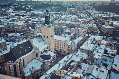 Kış görünümü üzerinde şehir merkezinde Lviv, Ukrayna.
