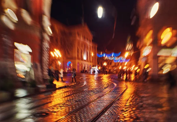 Mysterieuze straten met lantaarns in een oude Europese stad — Stockfoto