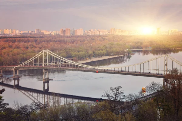 Kiev City, paisaje, vista del puente desde arriba. Hermosa v — Foto de Stock