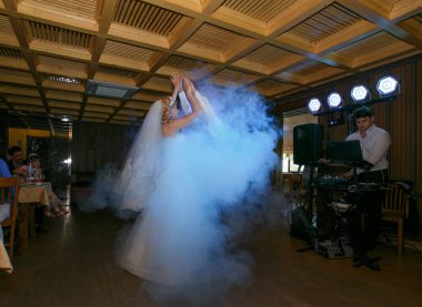 Sadece evli çift dans