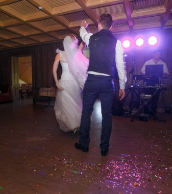 Sadece evli çift dans