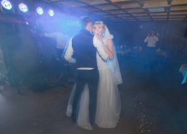 Sadece evli çift dans