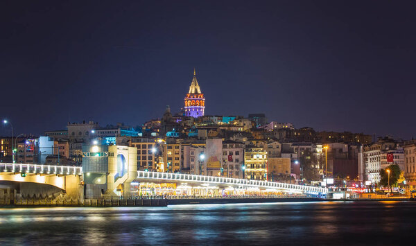 Галатская башня, Галатский мост, Каракойский район и Золотой Рог утром
