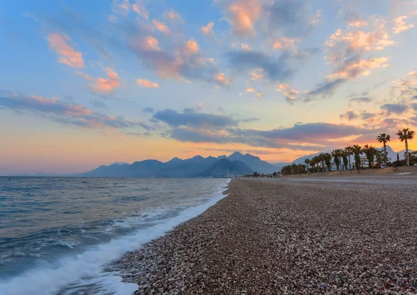 An incredibly beautiful sunset on Konyaalti beach — Stock Photo, Image