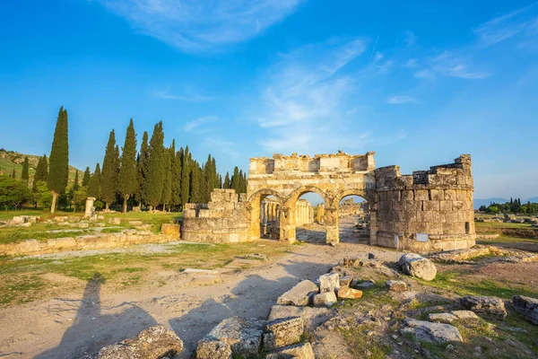 Le rovine dell'antica città greca Hierapolis, Pamukkale — Foto Stock