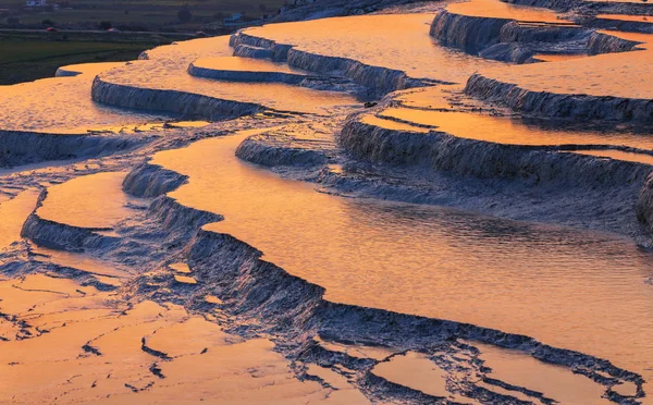 Travertinové bazény a terasy v pamukkale, krůty — Stock fotografie