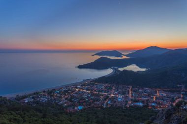 Ölüdeniz manzara güzel günbatımı lagoon Beach, Türkiye'de Deniz Manzaralı.