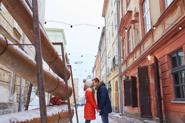 Jovem Casal Feliz Amor Livre Homem Amoroso Mulher Passeio Cidade — Fotografia de Stock