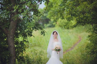 Genç güzel gelin niteliğine portresi. Retro renk