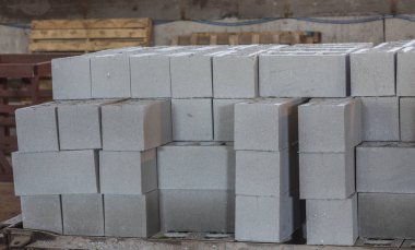 Prefabrik betonarme döşeme bir ev bina fabrikada yığını