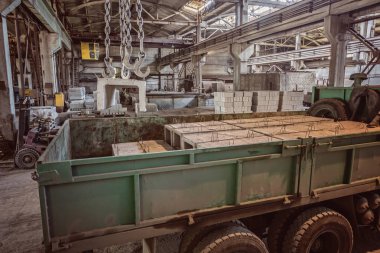 Prefabrik betonarme döşeme bir ev bina fabrikada yığını