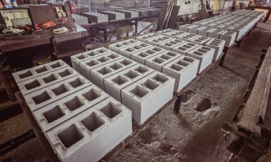 Prefabrik betonarme döşeme bir ev bina fabrikada yığını