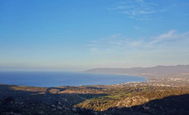 Chrysohou Bay, Laatchi, Polis doğru bir kamp boyunca arıyorsunuz 