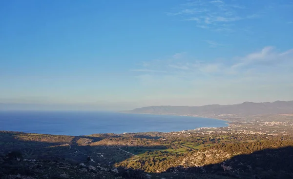 Keres szerte a kemping felé Chrysohou Bay, Laatchi, Polis — Stock Fotó