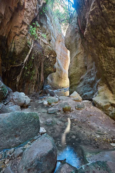 Rocas soleadas de Avakas Gorge en Chipre . — Foto de Stock