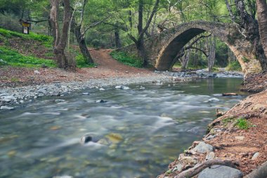 Kelefos Köprüsü. Ortaçağ köprüler Kıbrıs'ta kalan hala en ünlüsü.