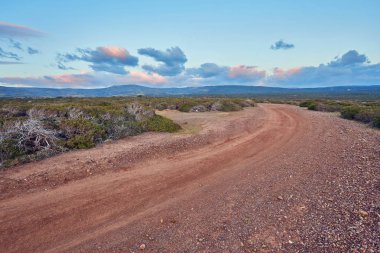 küresel ısınma. kuraklık dünya üzerinde derin mavi gökyüzü