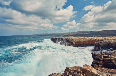 Büyük dalgalar kaçışı Polin Rocky Cape Yarımadası Lara hakkında