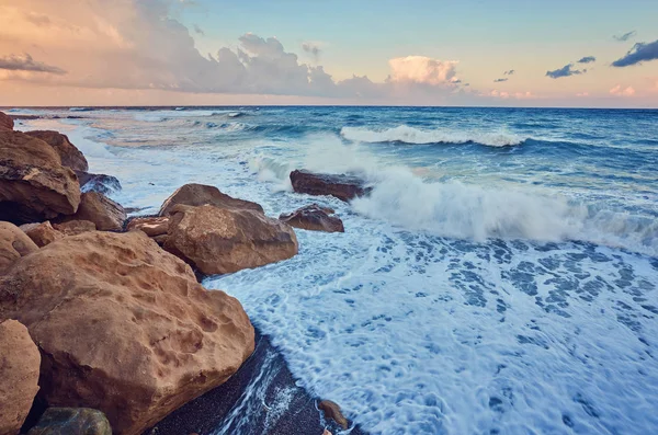 Sunset on the shores of the Mediterranean Sea — Stock Photo, Image