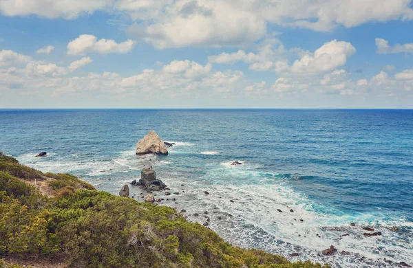 Uma costa rochosa na península de akamas — Fotografia de Stock