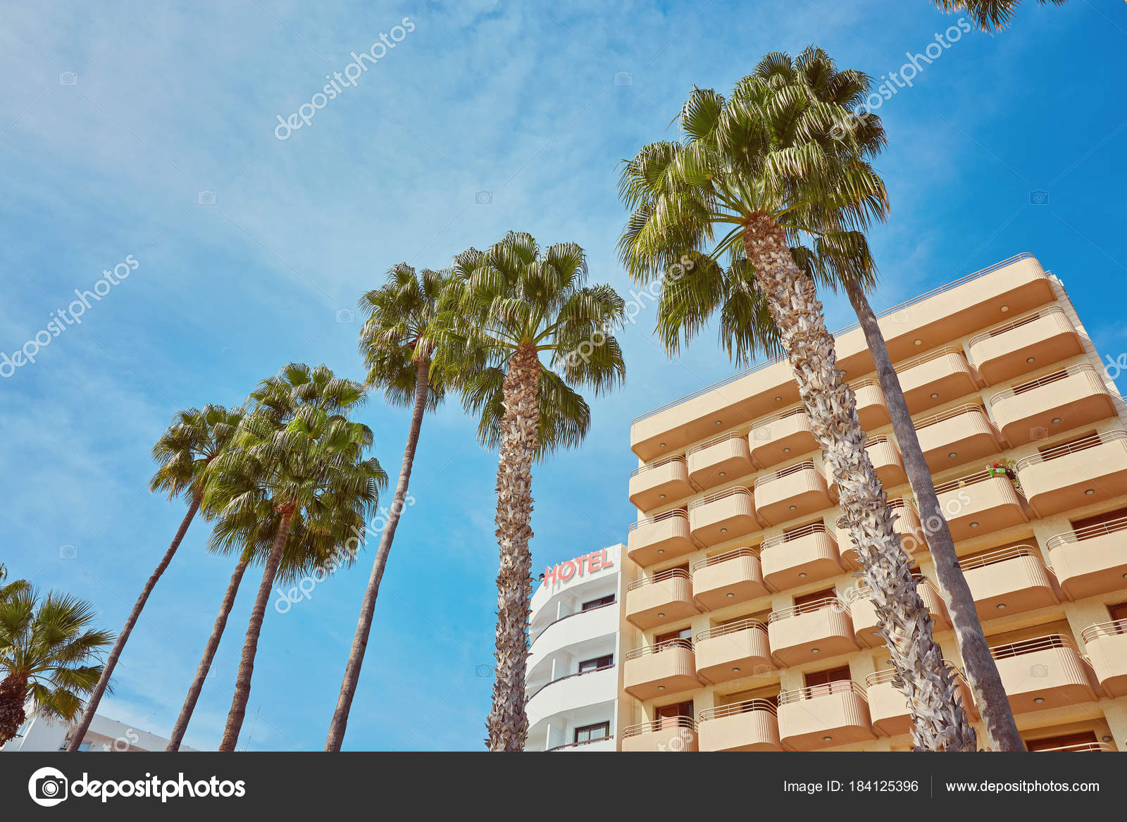 Finikoudes Beach - staden Larnaka, Cypern — Stockfotografi ...