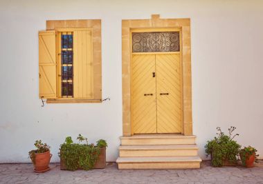 Sarı Panjur pencere ve kapı