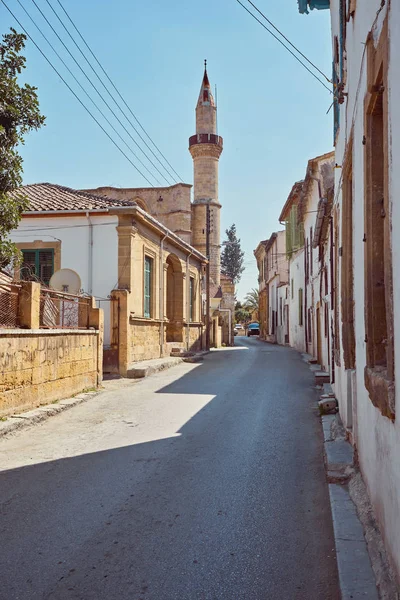 Vista de la calle Selimiye alrededor de la mezquita Selimiye en Nicosia del Norte . — Foto de Stock