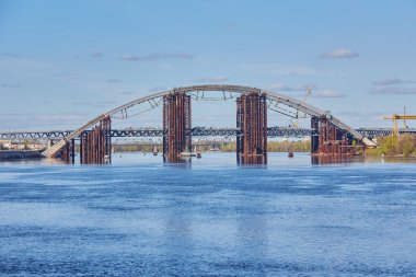 Kiev, Ukrayna paslı bitmemiş Köprüsü