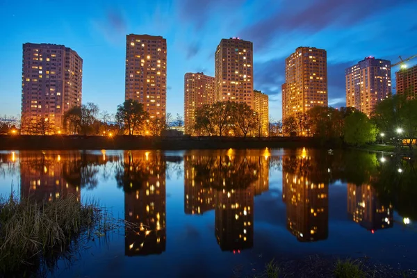 Reflection of high-rise residential buildings — Stock Photo, Image