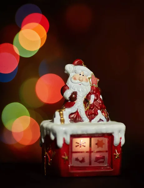 Santa Claus Statuette Doing Exercise Waiting Christmas Colored Bokeh — Stock Photo, Image