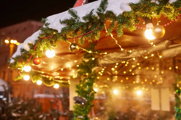 Weihnachtsdekoration Auf Der Straße Bunte Feiertags Bokeh Lichter Nächtliche Beleuchtung — Stockfoto