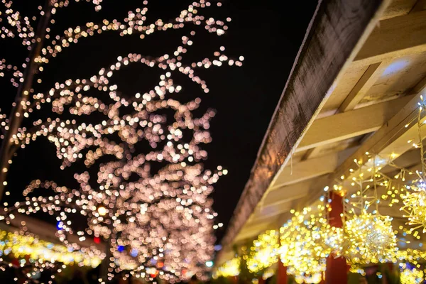 Sokaklardaki Noel Süsleri Renkli Tatil Işıkları Şehir Gece Aydınlatması Soyut — Stok fotoğraf