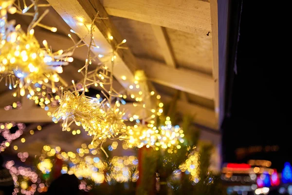 Weihnachtsdekoration Auf Der Straße Bunte Feiertags Bokeh Lichter Nächtliche Beleuchtung — Stockfoto